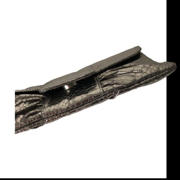 Proclaim Silver Metallic Snake Skin Snap Closure Wristlet - Picture 6 of 7